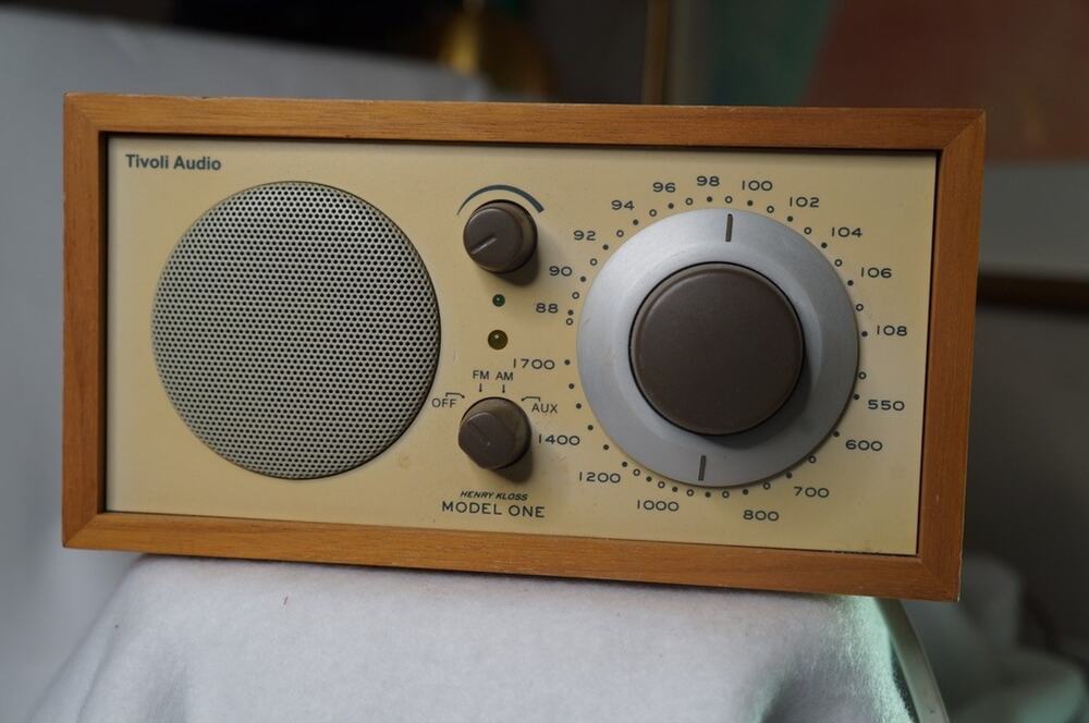 Tivoli Audio Henry Kloss Model One AM/FM Table Radio Walnut Wood Cabinet